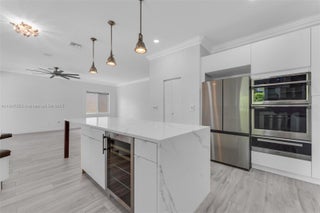 Photo of Listing #A11847253