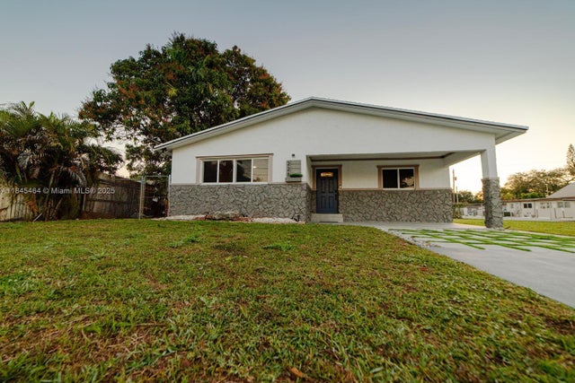 1 of 36 - 226 Nw 6th Ave, Dania Beach, FL