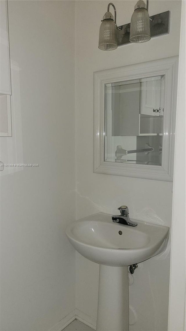 5 of 13 - 16679 Hemingway Dr, Weston, FL