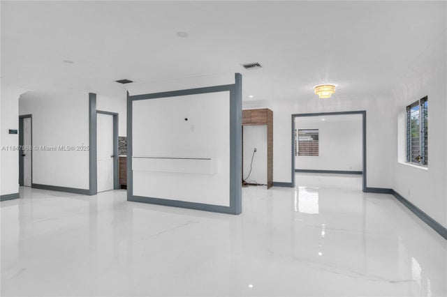 3 of 12 - 4031 Ne 18th Ave, Pompano Beach, FL