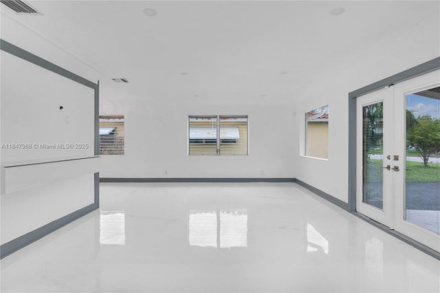 4 of 12 - 4031 Ne 18th Ave, Pompano Beach, FL