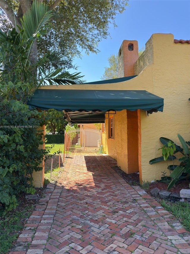 2 of 17 - 537 Glen Way, Miami Springs, FL