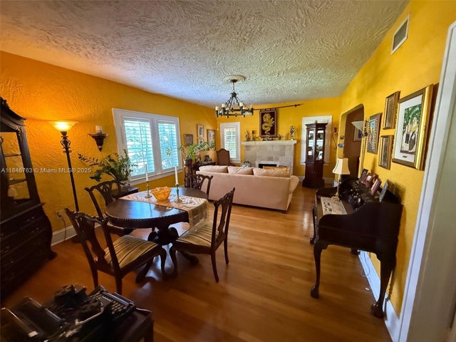 3 of 17 - 537 Glen Way, Miami Springs, FL