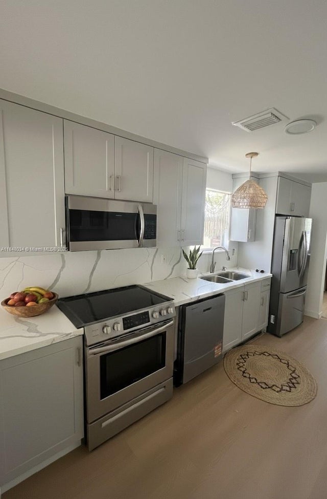 4 of 14 - 81 Nw 44th St, Miami, FL