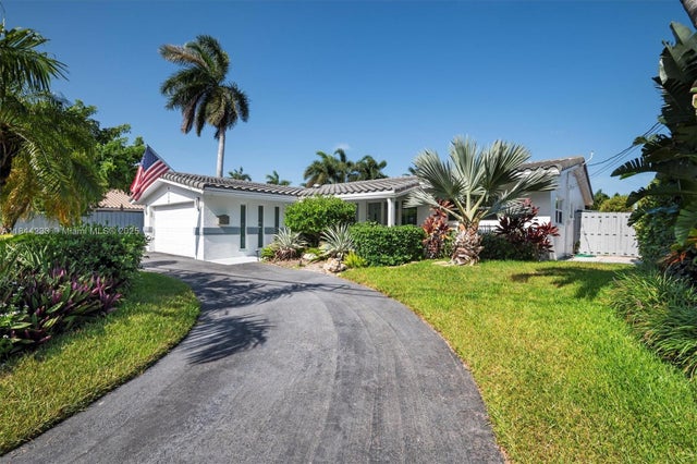 2 of 42 - 4260 Ne 16th Ter, Oakland Park, FL