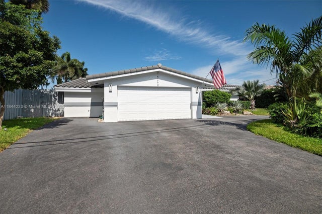 3 of 42 - 4260 Ne 16th Ter, Oakland Park, FL