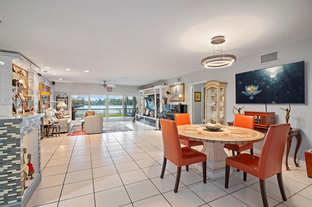 5 of 42 - 4260 Ne 16th Ter, Oakland Park, FL