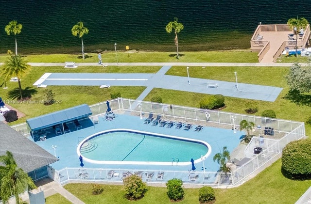 2 of 13 - 2200 Park Ln 306, Hollywood, FL