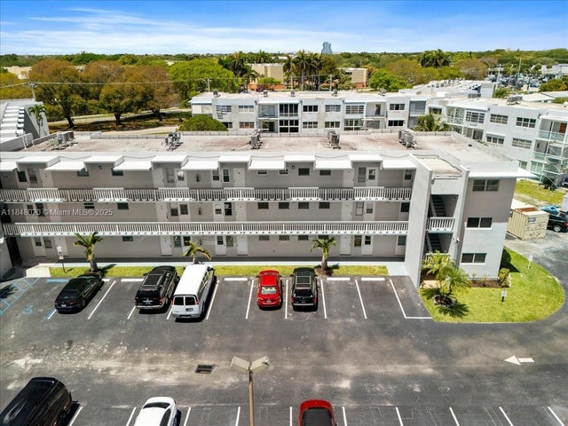 3 of 13 - 2200 Park Ln 306, Hollywood, FL