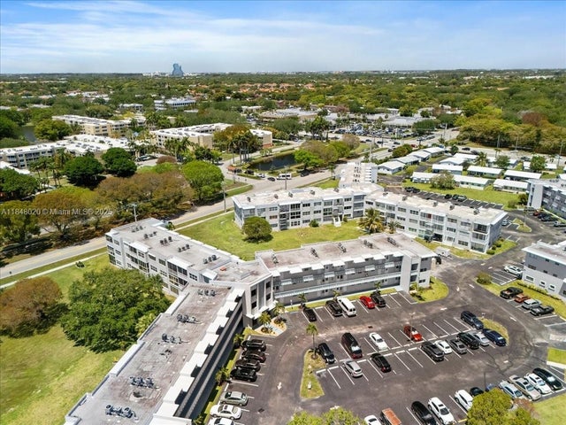 4 of 13 - 2200 Park Ln 306, Hollywood, FL