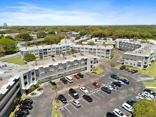 5 of 13 - 2200 Park Ln 306, Hollywood, FL