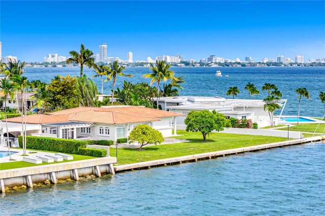 3 of 25 - 7500 W Treasure Dr, North Bay Village, FL