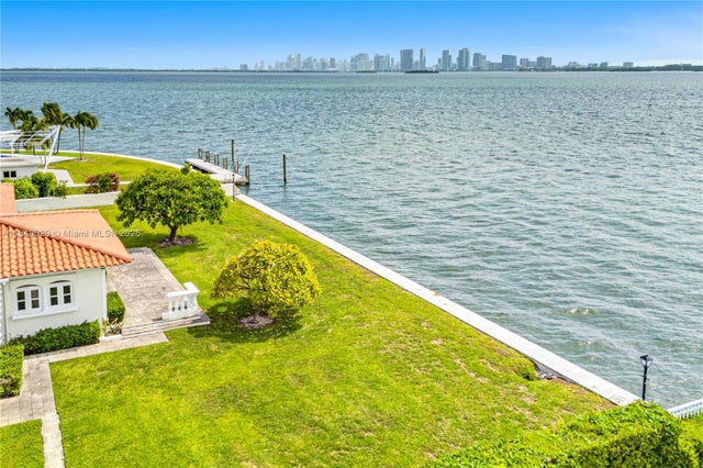 4 of 25 - 7500 W Treasure Dr, North Bay Village, FL
