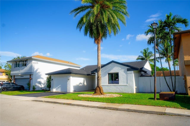 2 of 21 - 14610 Ashland Pl, Davie, FL