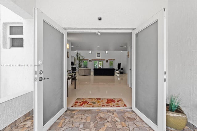 3 of 55 - 5045 Sw 67th Ave, South Miami, FL