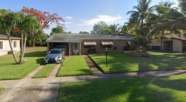 1 of 13 - 412 E Evanston Cir, Fort Lauderdale, FL