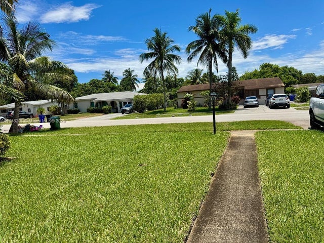 2 of 13 - 412 E Evanston Cir, Fort Lauderdale, FL