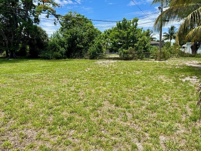 3 of 13 - 412 E Evanston Cir, Fort Lauderdale, FL