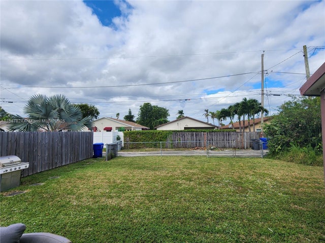 4 of 13 - 2623 Harding St, Hollywood, FL