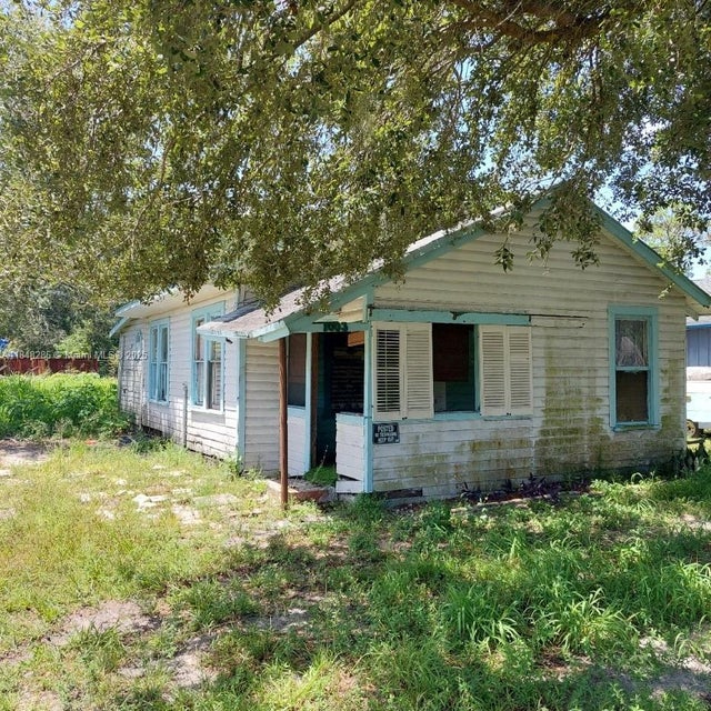 1 of 5 - 1003 W 2nd St, Fort Pierce, FL