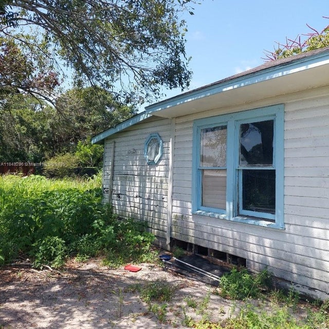 2 of 5 - 1003 W 2nd St, Fort Pierce, FL