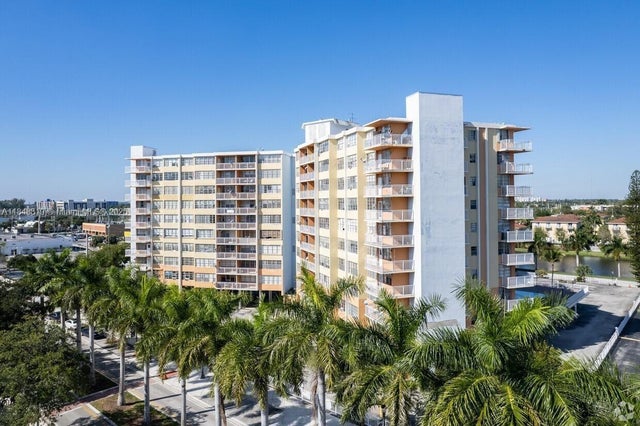 2 of 9 - 2025 Ne 164th St 914, North Miami Beach, FL