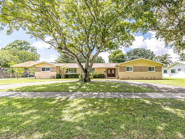 1 of 26 - 4800 Polk St, Hollywood, FL
