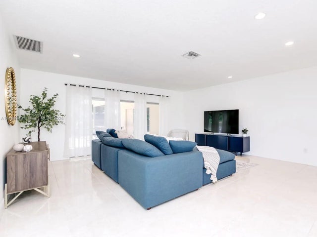 2 of 26 - 4800 Polk St, Hollywood, FL