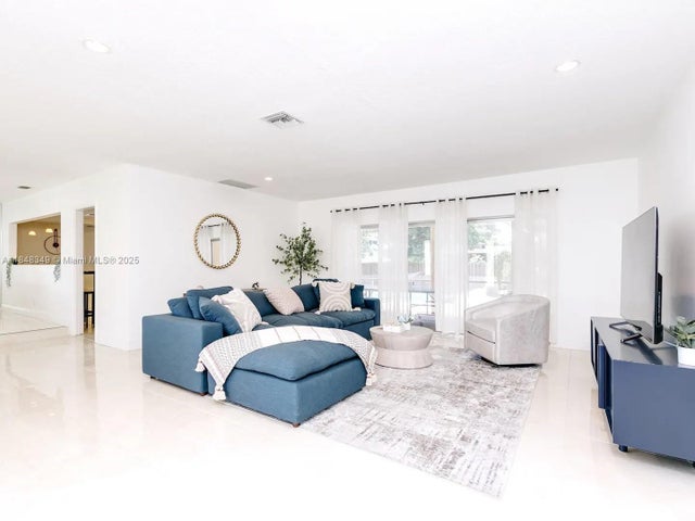 4 of 26 - 4800 Polk St, Hollywood, FL