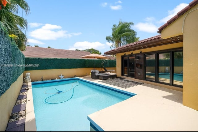 2 of 49 - 1030 Ne 202nd Ter, Miami, FL