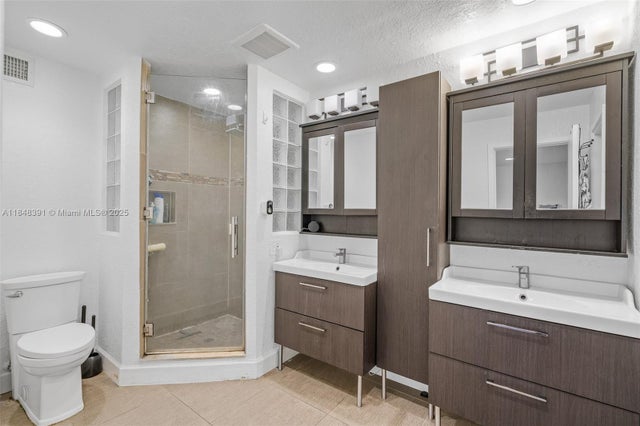 5 of 49 - 1030 Ne 202nd Ter, Miami, FL