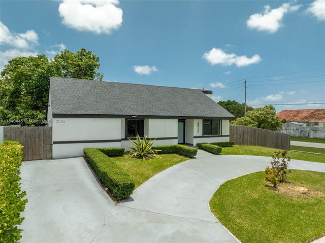 2 of 32 - 20735 Sw 120th Ct, Miami, FL