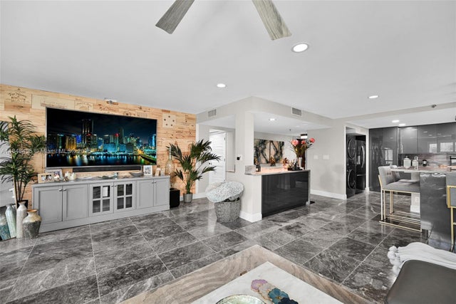 3 of 54 - 372 Golfview Rd 201, North Palm Beach, FL