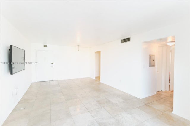 4 of 25 - 6900 Bay Dr 3i, Miami Beach, FL