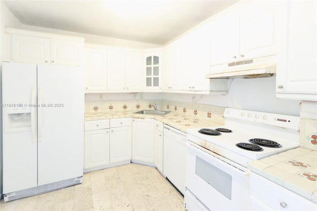 5 of 25 - 6900 Bay Dr 3i, Miami Beach, FL