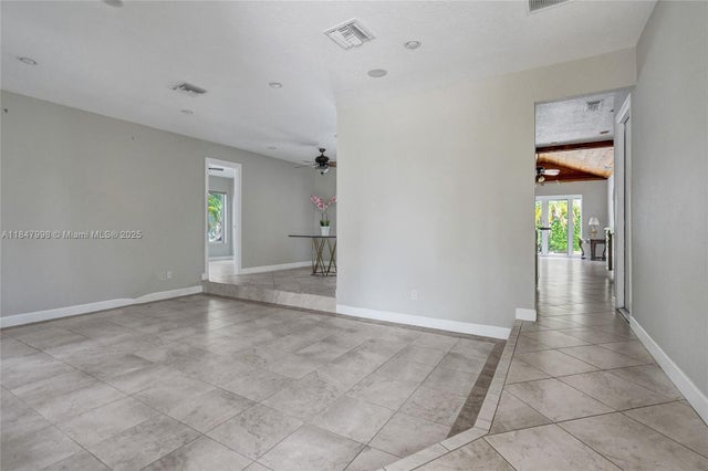 3 of 37 - 571 Se 11th St, Pompano Beach, FL