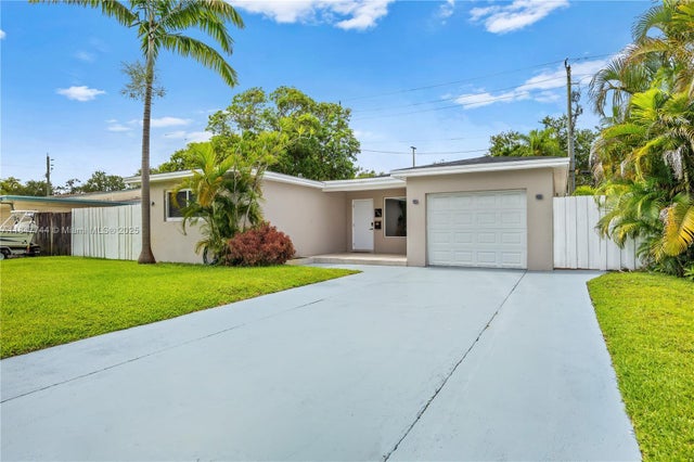 2 of 41 - 3246 Pierce St, Hollywood, FL