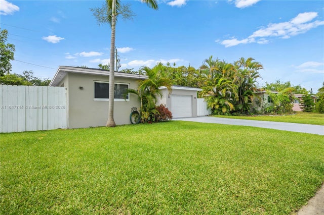 3 of 41 - 3246 Pierce St, Hollywood, FL