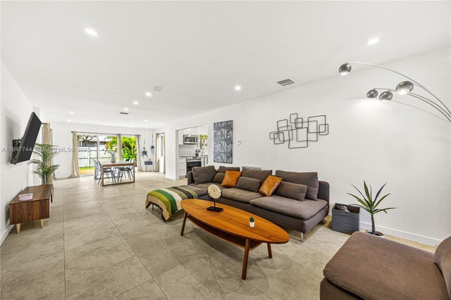 5 of 41 - 3246 Pierce St, Hollywood, FL