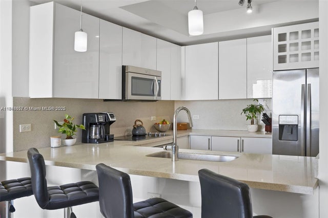 5 of 60 - 999 Sw 1st Ave 2717, Miami, FL
