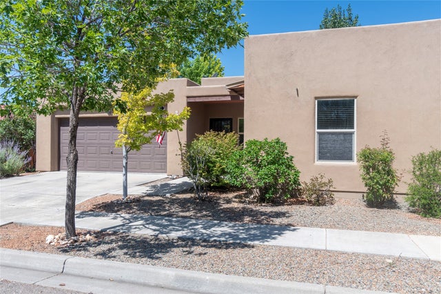 4748 Vista Del Sol, Santa Fe