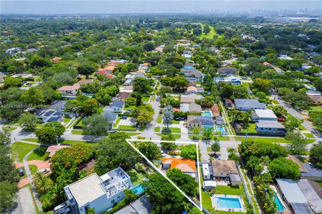 1 of 37 - 32 Hammond Dr, Miami Springs, FL