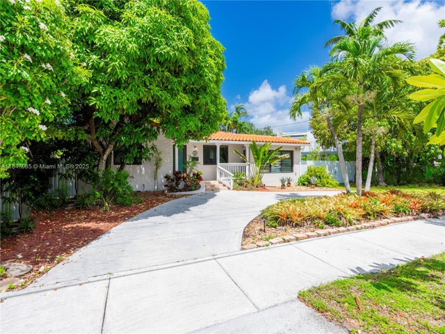 3 of 37 - 32 Hammond Dr, Miami Springs, FL
