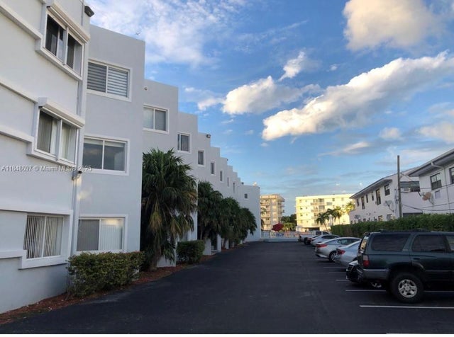 2 of 10 - N/A, Miami Beach, FL