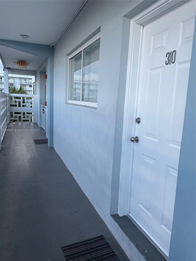 4 of 10 - N/A, Miami Beach, FL