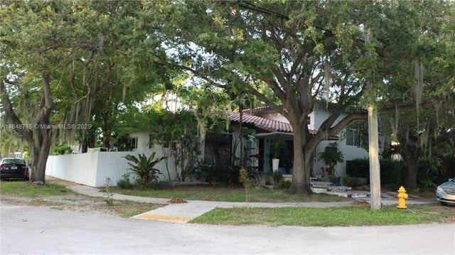 4 of 14 - 1051 Ne 86th St, Miami, FL