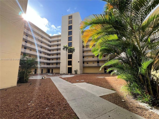 1 of 13 - 15600 Nw 7th Ave 301, Miami, FL