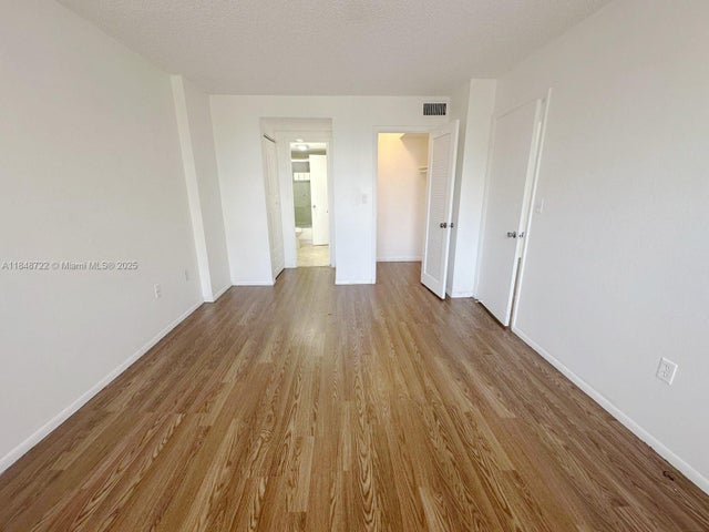 5 of 13 - 15600 Nw 7th Ave 301, Miami, FL