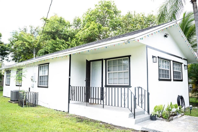 1 of 26 - 2160 Nw 45th St, Miami, FL