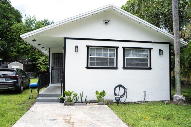 2 of 26 - 2160 Nw 45th St, Miami, FL